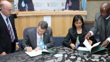 Argentina firmó convenio de cooperación agrícola con Sudáfrica