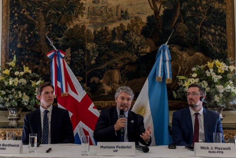 Sellan la primera alianza de la región contra ilícitos financieros