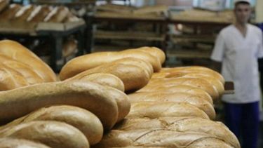 La bolsa de harina subió 120% y vienen más aumentos en el pan