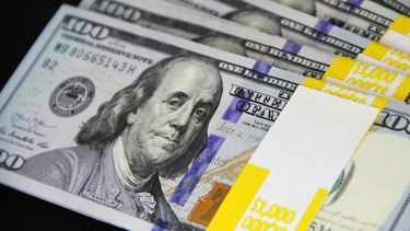 El dólar blue cerró en los 1.525 pesos para la venta.