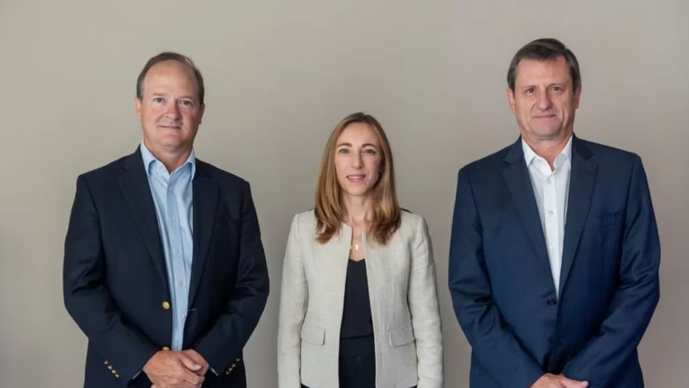 Daniel González, director Ejecutivo de IDEA; Paula Altavilla, presidenta; Santiago Mignone, presidente del Coloquio 59. (IDEA)