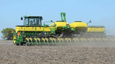 Las commodities, como la soja, el trigo, el petróleo y el mineral de hierro, son recursos naturales abundantes en Argentina.