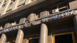 La licitación del bono en pesos del Ministerio de Economía.