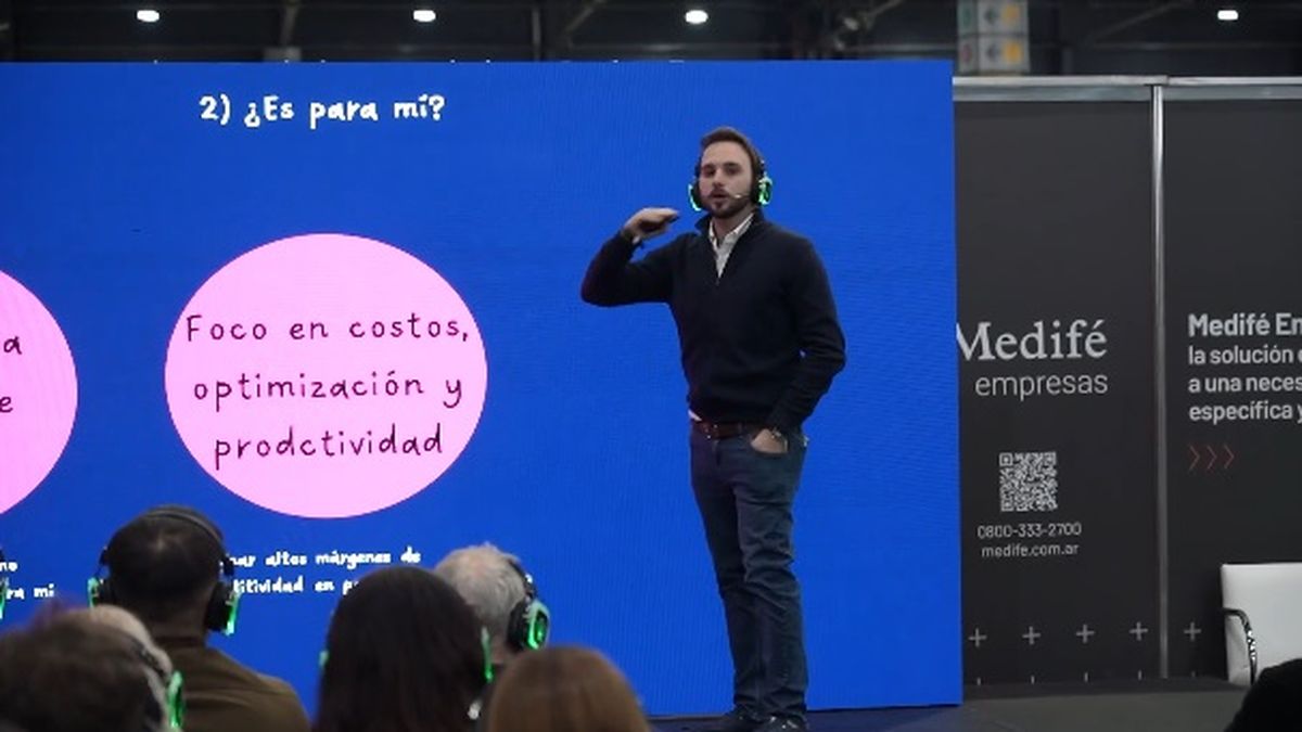 Cómo hacer posible la adopción estratégica de <b>Inteligencia Artificial</b> en las PyMEs thumbnail