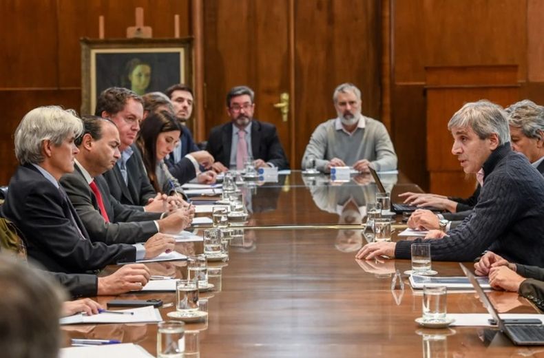 La reunión entre los empresarios y Luis Caputo.