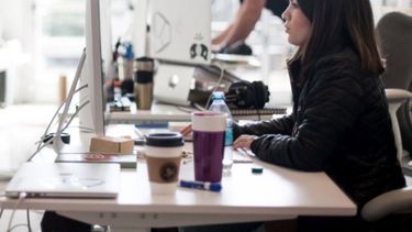 Confirman que las mujeres argentinas trabajan más que los hombres