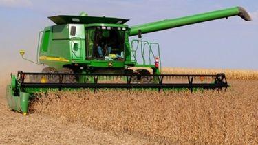 Cosechas de soja y maíz avanzan con caídas en el rendimiento