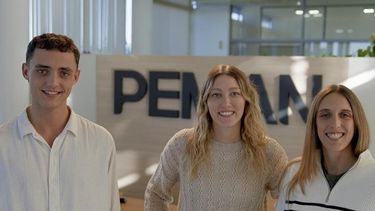 Martín y Fernanda Pemán junto a Bárbara Wulff.