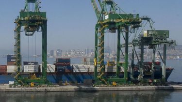 El superávit comercial de Brasil cayó más de 10 por ciento en 2020