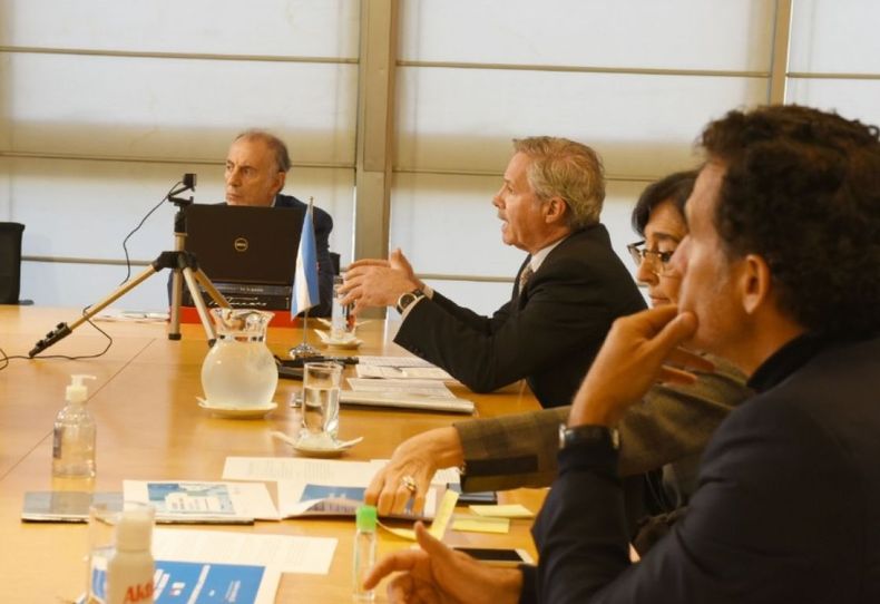 Solá le aseguró a empresarios que se buscará "fortalecer la integración regional"