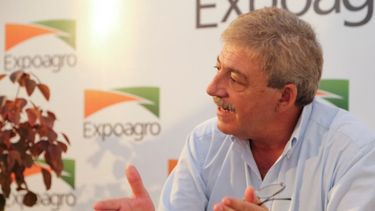 Buzzi criticó la suba de impuestos al campo pero no a la minería