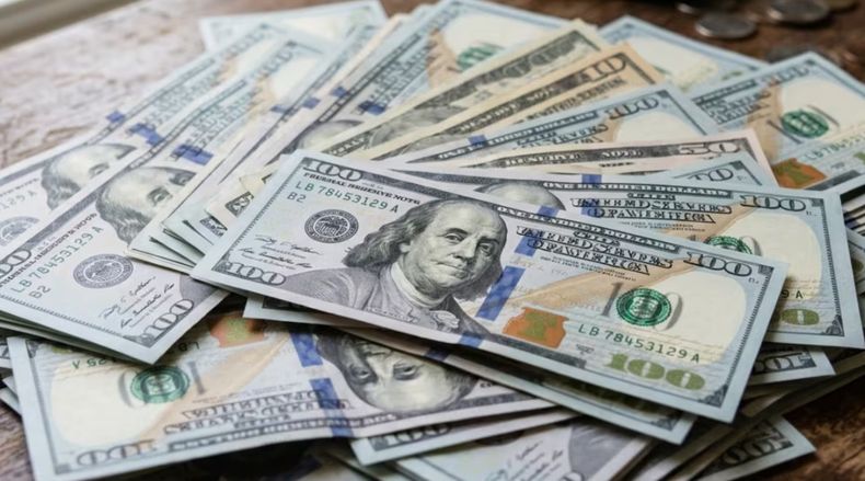 El dólar blue cerró en los 1.510 pesos para la venta.