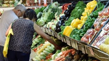 Un 43% de los gastos en compras de alimentos corresponden a impuestos