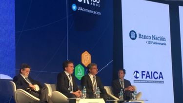 Dujovne se mostró dispuesto a negociar más cambios en impuestos internos