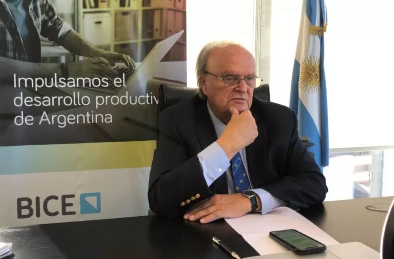 Para De Mendiguren, presentar un plan al FMI es una "ilusión" ante la situación mundial
