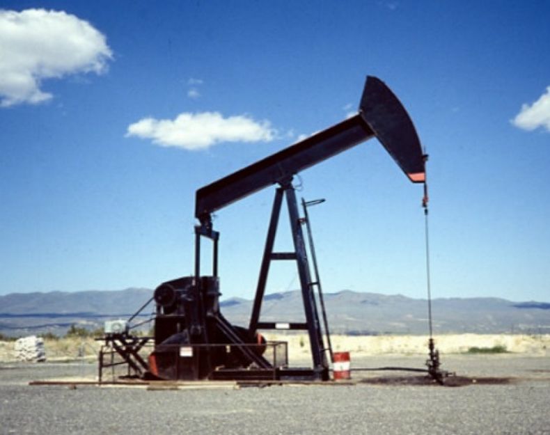 Estudio privado confirma caída de la producción de petróleo pero repunte en el gas