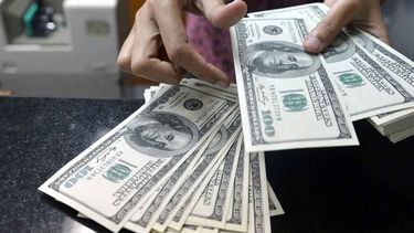 El dólar blue sube $340 en lo que va de 2024.