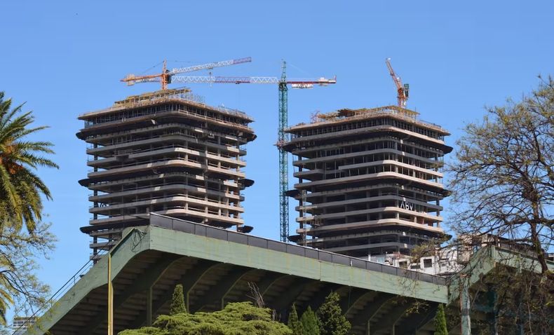 El desarrollo de las obras privadas.