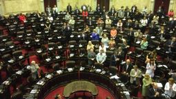 En un frenesí kirchnerista, se dio media sanción a una centena de leyes