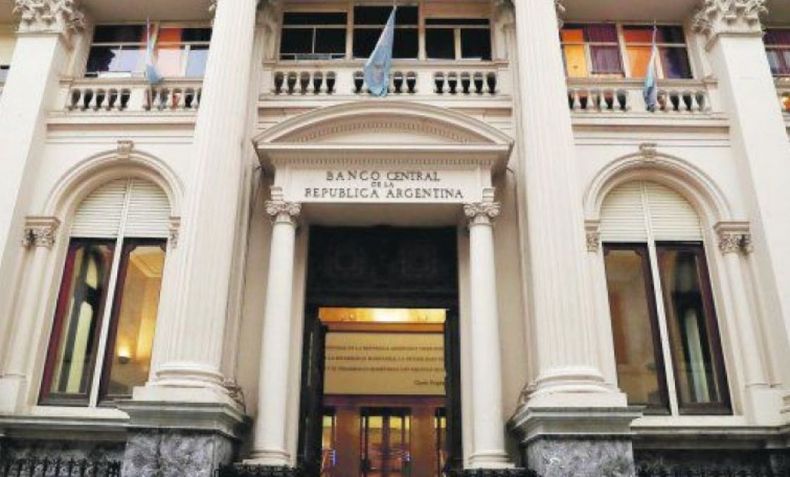 El BCRA especificó quiénes están incluidos en el cepo