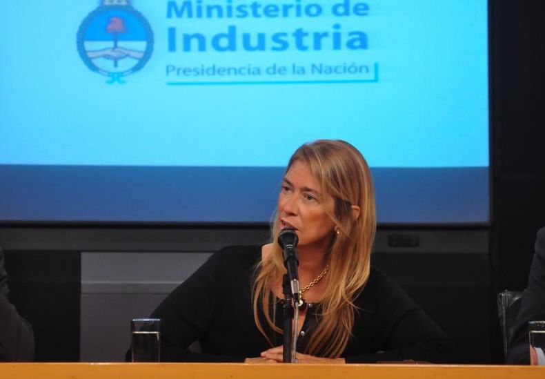 Para Giorgi, con "un dólar a 13 pesos" no tiene "sentido" hablar de paritarias