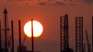 Mercados petroleros tendrán superávit en 2019