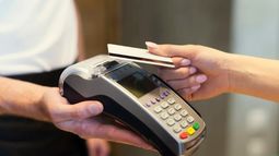 El programa de AFIP dispone una devolución de hasta $18.800 por mes, para compras de productos de la canasta básica realizadas con tarjetas de débito.