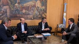 La Sociedad Rural presentó a Dujovne un informe para mejorar el rendimiento del agro