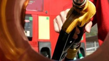 Postergan parte del impuesto a los combustibles