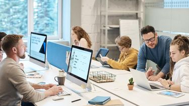 Las soluciones de Observabilidad no solo benefician a las organizaciones brindándoles un control más completo y eficaz de sus sistemas tecnológicos, sino que también tienen un impacto positivo en el cliente final.&nbsp;