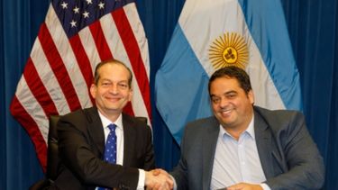 El Gobierno espera que los salarios le empaten a la inflación