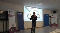 La exposición de Konstantin Kretschun sobre las tecnologías aplicadas al campo.