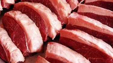 Argentina empieza a importar carne vacuna desde Brasil