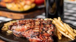 El costo de comer un churrasco en Argentina.