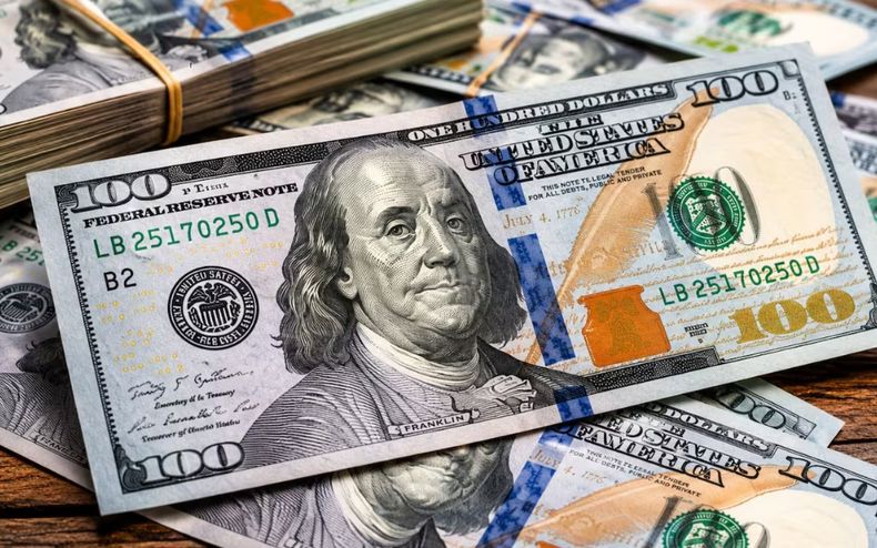 El dólar blue cerró en los 1.515 pesos para la venta.
