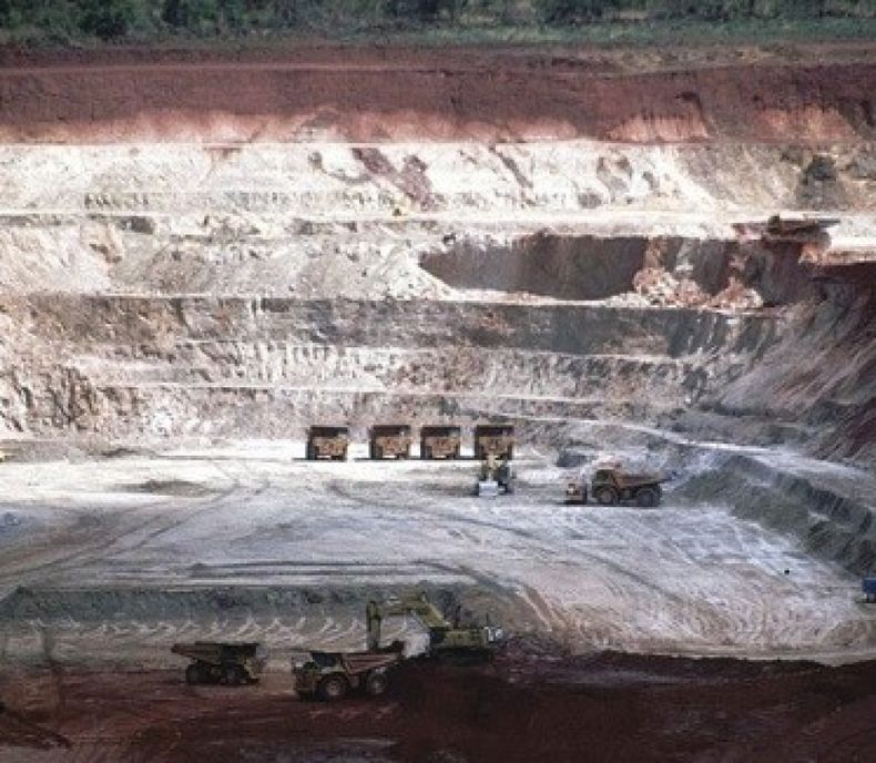 AngloGold cambia Argentina por Colombia