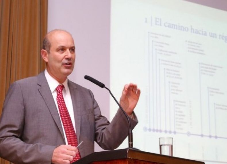 Sturzenegger le bajó tensión a la polémica generada por el rumbo económico