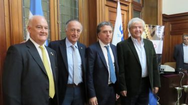 Dujovne dialogó con la cúpula de la UIA y dio detalles de lo que viene