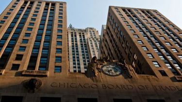 Bajas generalizadas para los granos en la apertura semanal en Chicago