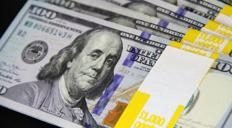 El dólar blue cerró en los 1.520 pesos para la venta.