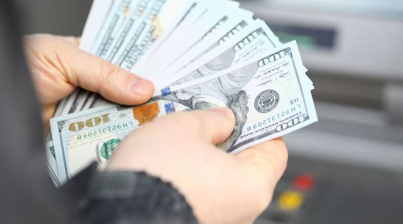 El dólar blue cerró en los 1.515 pesos para la venta.