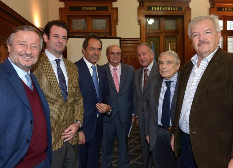 La UIA recibe a Daniel Scioli
