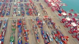 Exportaciones chinas caen a la par del conflicto comercial con EE.UU.