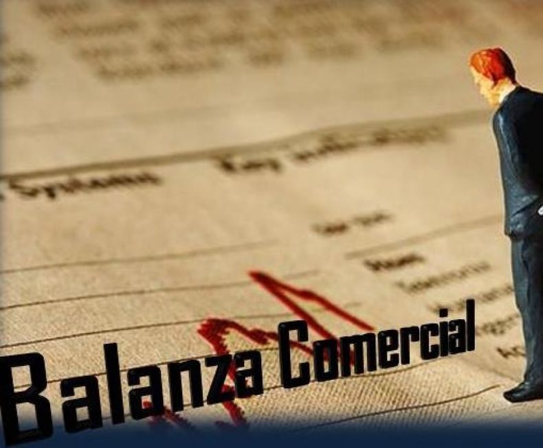 Continuaría en baja el excedente de la balanza comercial