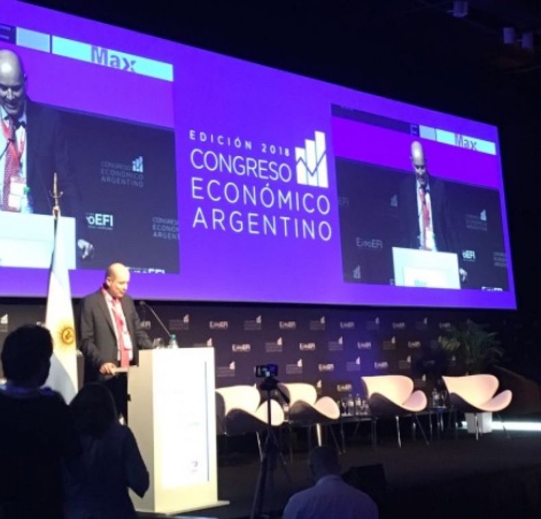 Sturzenegger defendió la estrategia del BCRA para controlar al dólar