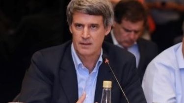 Prat Gay defendió la política económica del Gobierno