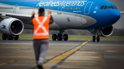 Aerolíneas Argentinas debió reprogramar más de 100 vuelos por una medida sindical