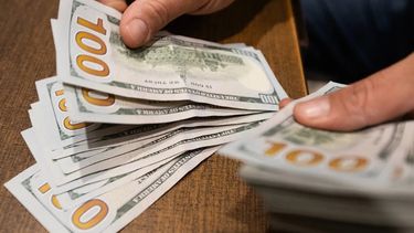 El dólar blue sube $420 en lo que va de 2024.