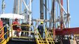 Los trabajadores de la industria extractiva.