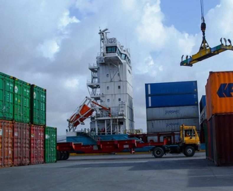 Luego de 21 meses, la balanza comercial pasó a tener superávit